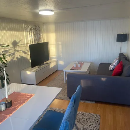 Family Friendly 2 Bed With Sea View Located In Nordstrand For 5 Guests With A Garden And Grill With Sea View Just Beside The شقة